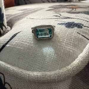 David Yurman Nobless new ring authentic
Sz 8 Blue topaz